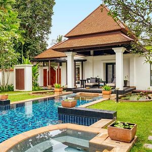 Villa Pool